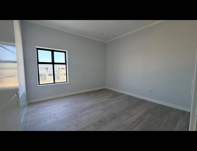 5 BEDROOM HOUSE FOR SALE IN SANDOWN